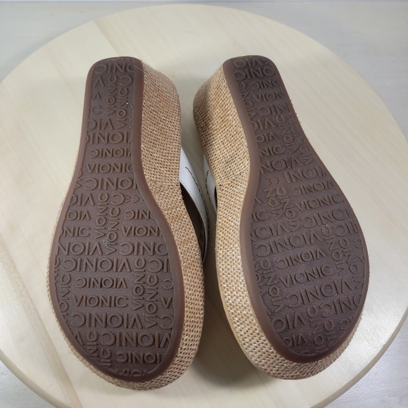 Vionic White Orthaheel Grenada Post Toe Wedge Heel Sandals Women’s Size 6 - Picture 7 of 12